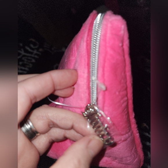 ✨️💓Juicy Couture Vibrant Pink Cosmetic Bag/ NWT✨️💓✨️💓 - Picture 4 of 7